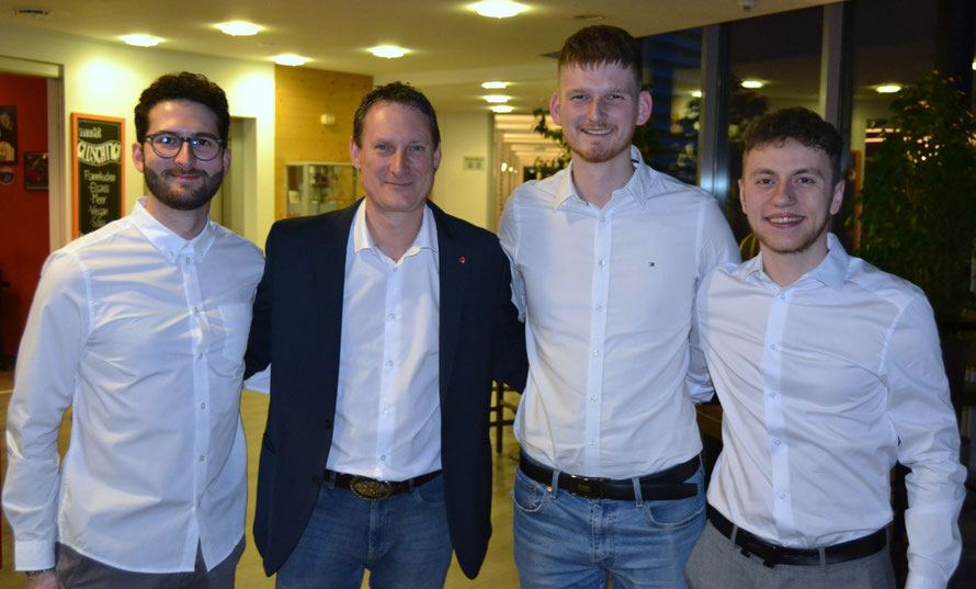 Von links nach rechts: Dominik Rodriguez (Vizepräsident & Aktuar), Michael Bräker (Präsident), Samuel Gubic (Finanzchef) und Ersin Nesimi (Sportchef). Roy Züst (in den Vorstand gewählt per 2025) fehlt auf diesem Foto noch.