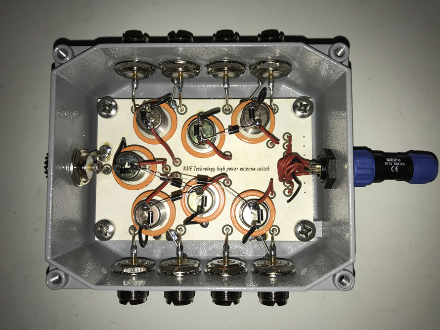 Commutatore remoto per 4-6-8 antenne HF + VHF 0-150 MHz