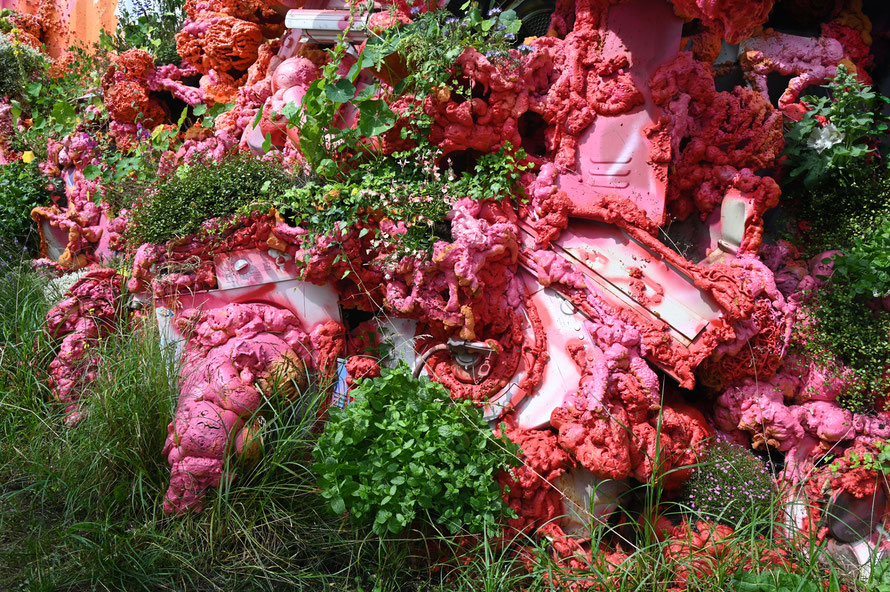 Nadine Baldow HUMAN HABITAT II art in public space, Hamburg, MS Dockville, site-specific sculpture, plants