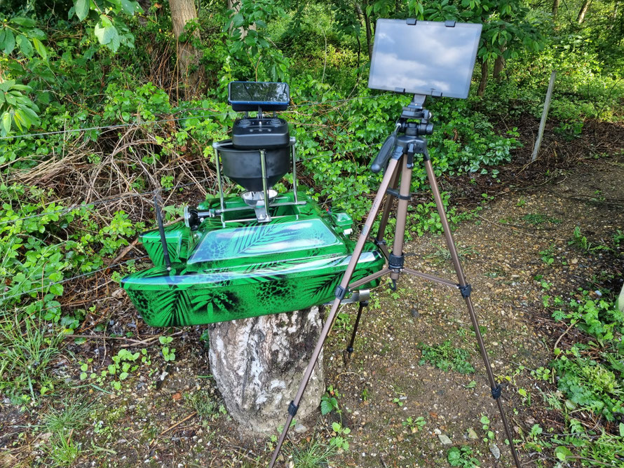 Huur Voerboot Voerboten Baitbaots Baitbaot Pulse Bleu Pulse Red pulse Black XR310 Toslon XR500 autopilot Carppilot pro onderwatercamera Toslon TF520 visvinder Fishfinders visvinders ToslonTF740 karpervisser Raymarine pro5 3DCarps karper huren voerboot