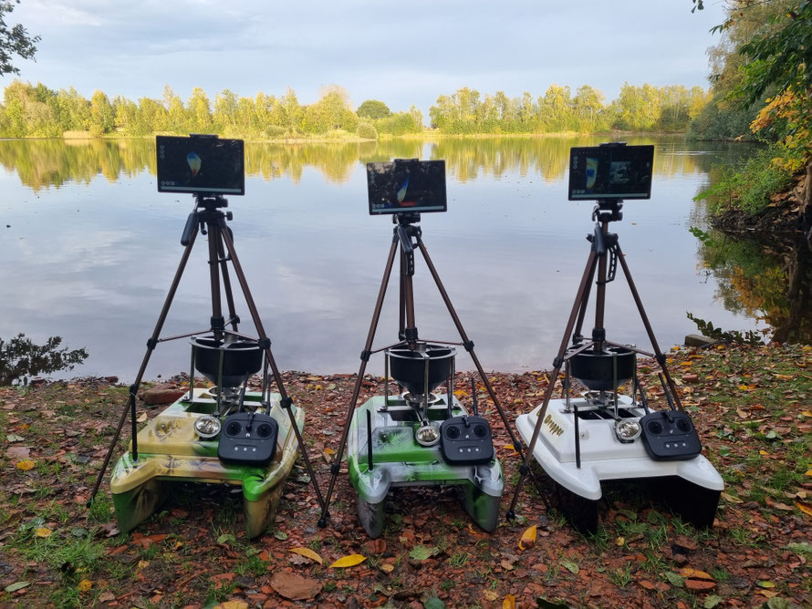  Huur Voerboot Voerboten Baitbaots Baitbaot Pulse Bleu Pulse Red pulse Black XR310 Toslon XR500 autopilot Carppilot pro onderwatercamera Toslon TF520 visvinder Fishfinders visvinders ToslonTF740 karpervisser Raymarine pro5 3DCarps karper huren voerboot