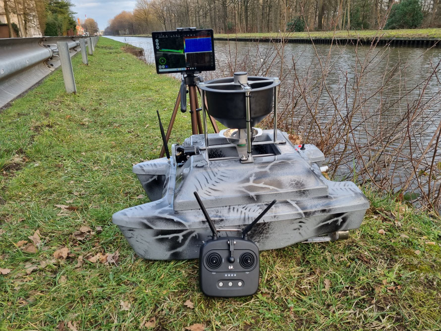 Huur Voerboot Voerboten Baitbaots Baitbaot Pulse Bleu Pulse Red pulse Black XR310 Toslon XR500 autopilot Carppilot pro onderwatercamera Toslon TF520 visvinder Fishfinders visvinders ToslonTF740 karpervisser Raymarine pro5 3DCarps karper huren voerboot