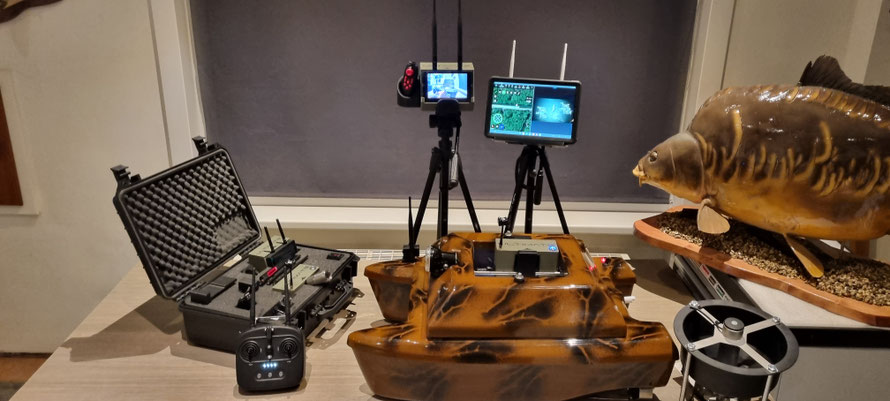 Voerboot - Voerboten - Baitboats - Baitboat- Pulse Bleu - Pulse Red - pulse Black - XR310 Toslon XR500 - autopilot - Carppilot pro - onderwatercamera - Toslon TF520 - visvinder - Fishfinders - visvinders - ToslonTF740 - karpervisser - Raymarine pro5 