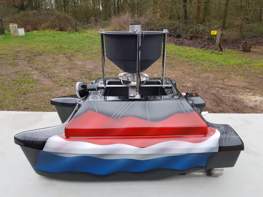 Voerboot - Voerboten - Baitboats - Baitboat- Pulse Bleu - Pulse Red - pulse Black - XR310 Toslon XR500 - autopilot - Carppilot pro - onderwatercamera - Toslon TF520 - visvinder - Fishfinders - visvinders - ToslonTF740 - karpervisser - Raymarine pro5 