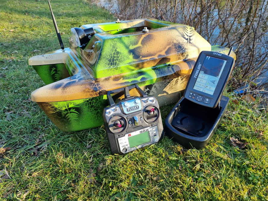 Toslon TF740 , onderwatercamera Ultimate Stealth dubbele Cam voerboten baitboats visvinder fishfinder visvinders   Toslon TF640 Toslon TF750 Big Spotter karper carp  karpers Raymarine pro 5 3D Carps  voerboot kopen voerboten Ultimate Stealth Cam