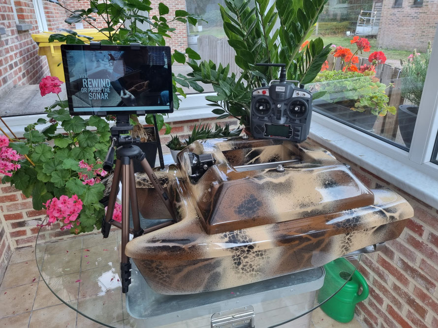 Huur Voerboot Voerboten Baitbaots Baitbaot Pulse Bleu Pulse Red pulse Black XR310 Toslon XR500 autopilot Carppilot pro onderwatercamera Toslon TF520 visvinder Fishfinders visvinders ToslonTF740 karpervisser Raymarine pro5 3DCarps karper huren voerboot