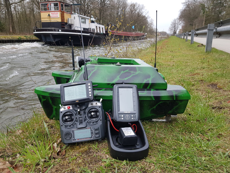 Toslon TF750 onderwatercamera Ultimate Stealth dubbele Cam voerboten baitboats visvinder fishfinder visvinders   Toslon TF640 Toslon TF740 Big Spotter karper carp  karpers Raymarine pro 5 3D Carps  voerboot kopen voerboten Ultimate Stealth Cam