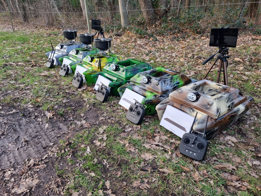 Huur Voerboot Voerboten Baitbaots Baitbaot Pulse Bleu Pulse Red pulse Black XR310 Toslon XR500 autopilot Carppilot pro onderwatercamera Toslon TF520 visvinder Fishfinders visvinders ToslonTF740 karpervisser Raymarine pro5 3DCarps karper huren voerboot