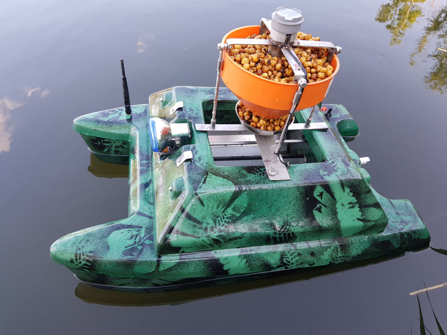 Voerboot - Voerboten - Baitboats - Baitboat- Pulse Bleu - Pulse Red - pulse Black - XR310 Toslon XR500 - autopilot - Carppilot pro - onderwatercamera - Toslon TF520 - visvinder - Fishfinders - visvinders - ToslonTF740 - karpervisser - Raymarine pro5 