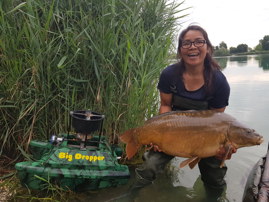 Voerboot - Voerboten - Baitboats - Baitboat- Pulse Bleu - Pulse Red - pulse Black - XR310 Toslon XR500 - autopilot - Carppilot pro - onderwatercamera - Toslon TF520 - visvinder - Fishfinders - visvinders - ToslonTF740 - karpervisser - Raymarine pro5 
