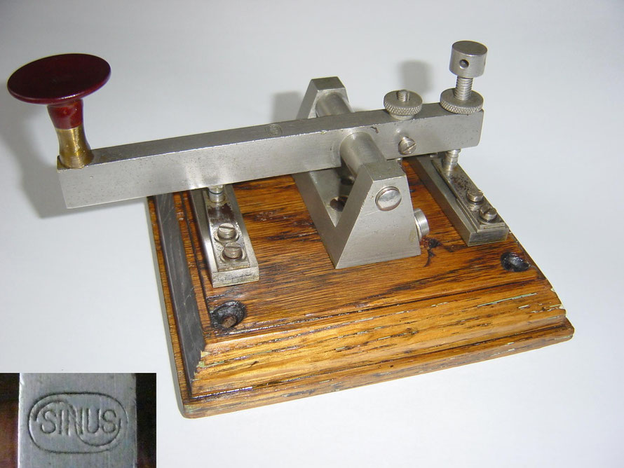 Telegraph Key. Soundless key. Made by Sinus Zeist.  Firma Ridderhof en van Dijk. Sirca 1920.