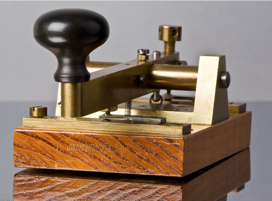 German - Telegraph key. Made by Julius Kracker A-G Berlijn. With two springs.