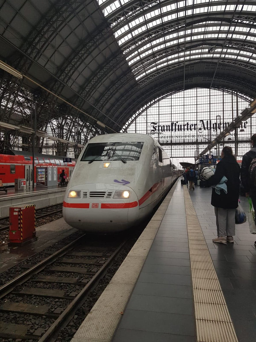 Ankunft in Frankfurt - 20 Minuten verspätung: Tina wartet schon :-)