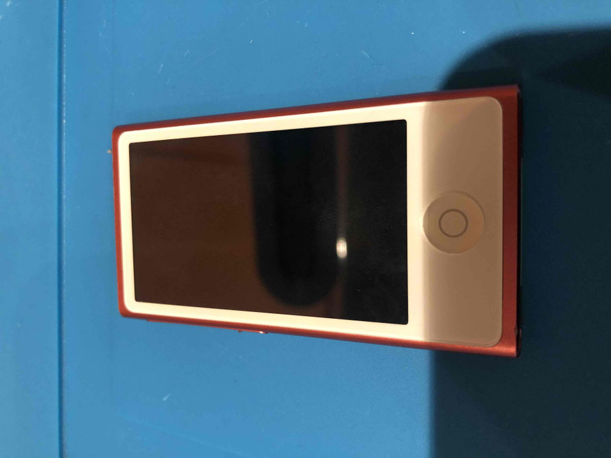 広島のiPhone修理店・ミスターアイフィクスでは、iPodNano7のバッテリー交換をどこよりもお安く提供させていただいています。