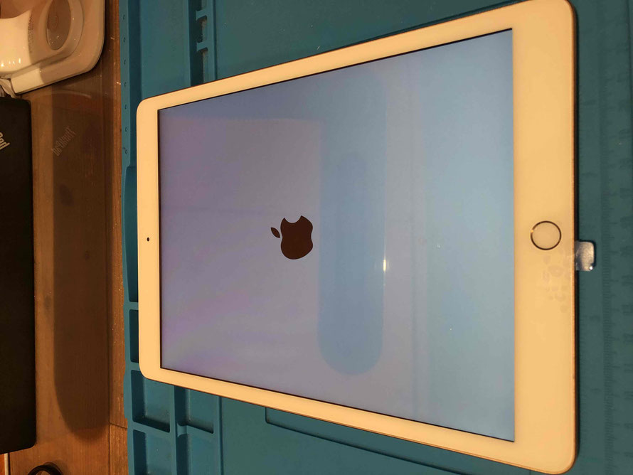 広島のiPhone修理店・ミスターアイフィクスでは、iPad7のパネル割れ修理をどこよりもお安く提供させていただいています。