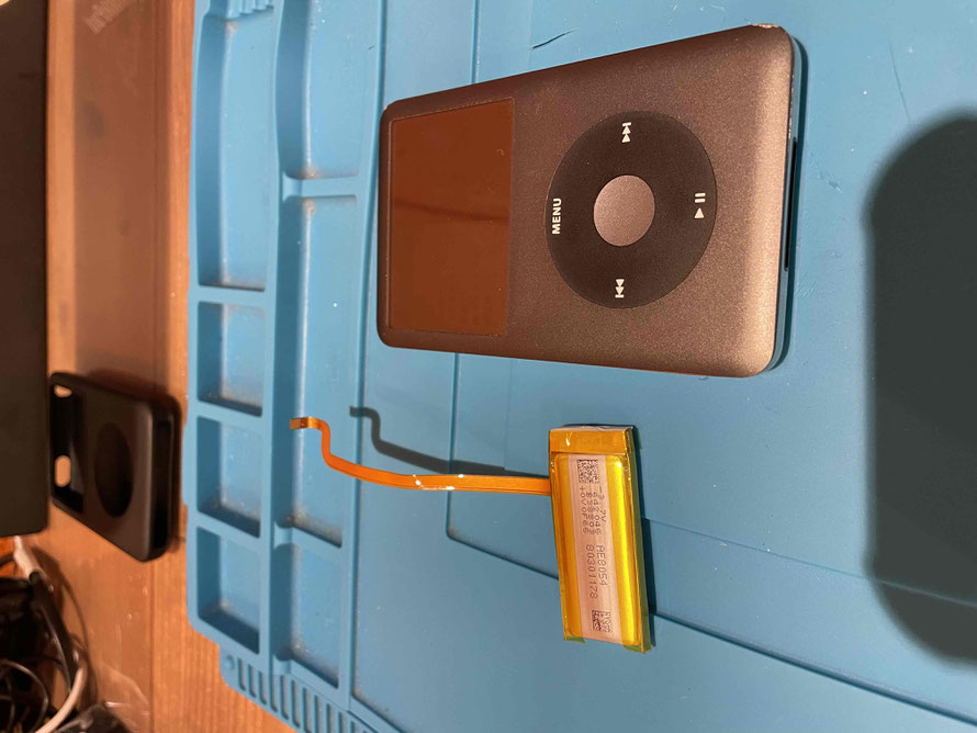 広島のiPhone修理店・ミスターアイフィクスでは、iPodClassicのバッテリー交換をどこよりもお安く提供させていただいています。