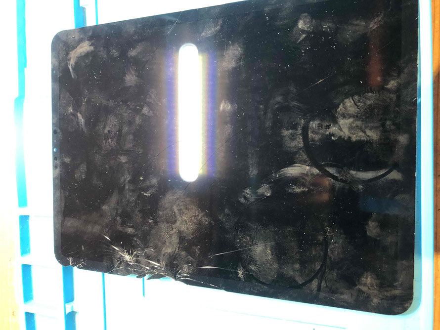 広島のiPhone修理店・ミスターアイフィクスでは、iPadPro11のパネル割れ修理をどこよりもお安く提供させていただいています。