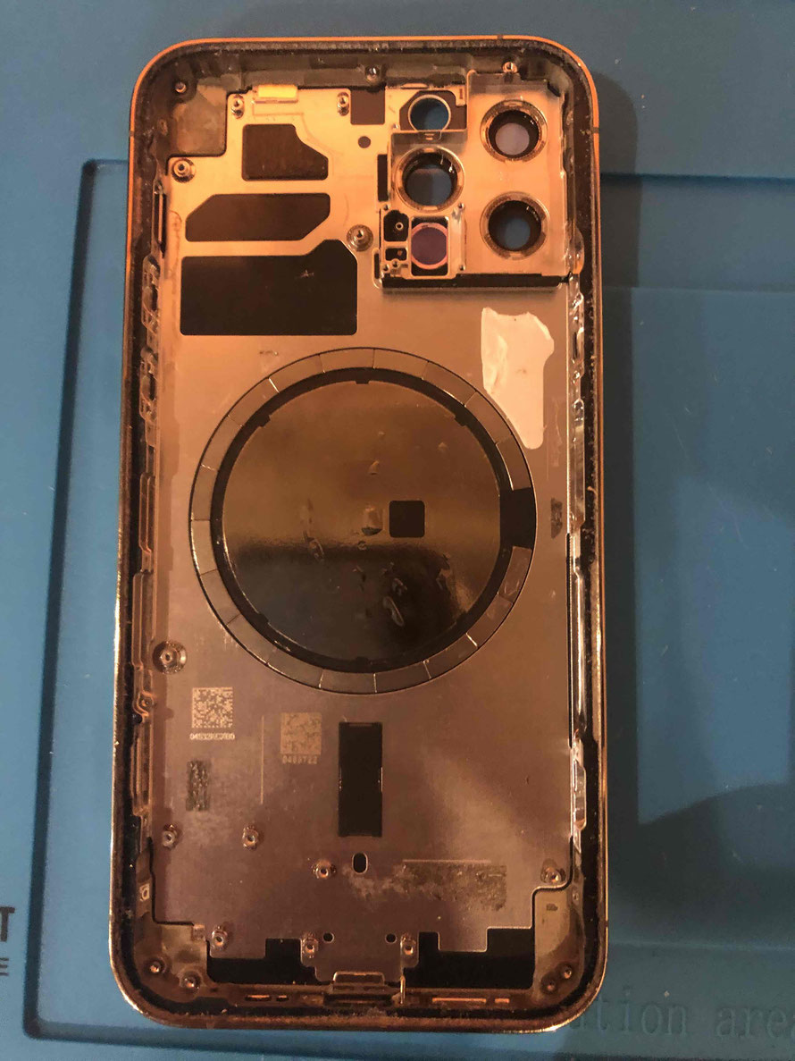 広島のiPhone修理店・ミスターアイフィクスでは、iPhone12Proのバックパネル交換をどこよりもお安く提供させていただいています。