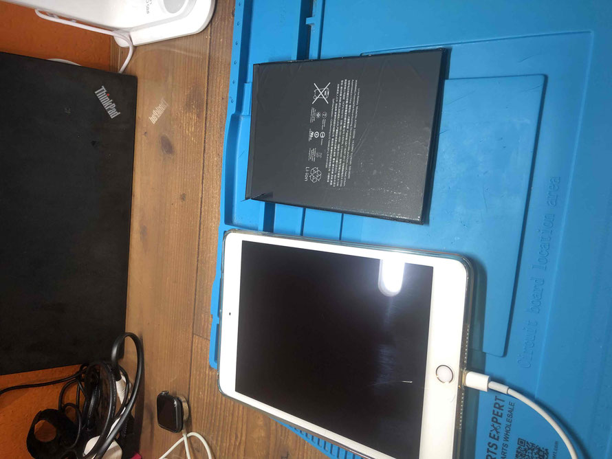 広島のiPhone修理店・ミスターアイフィクスでは、iPadmini4のバッテリー交換をどこよりもお安く提供させていただいています。
