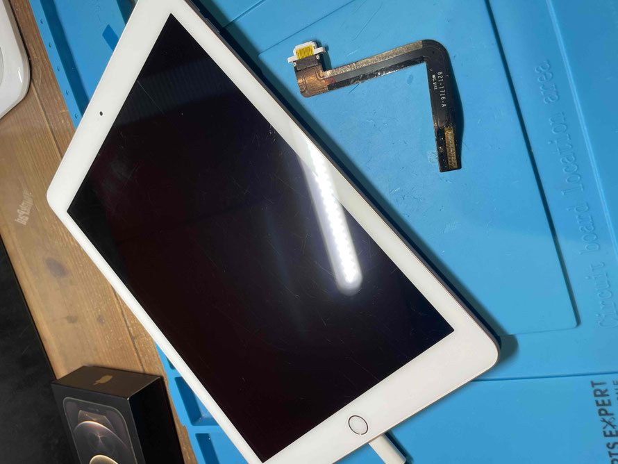 広島のiPhone修理店・ミスターアイフィクスでは、iPad6のドックコネクター交換をどこよりもお安く提供させていただいています。