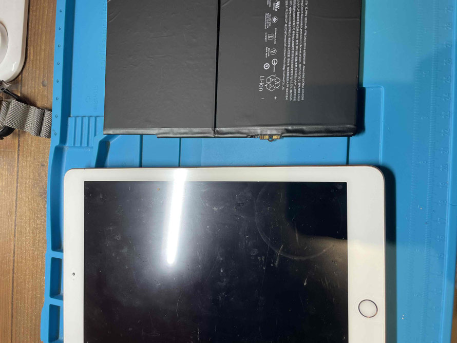 広島のiPhone修理店・ミスターアイフィクスでは、iPad6のバッテリー交換をどこよりもお安く提供させていただいています。