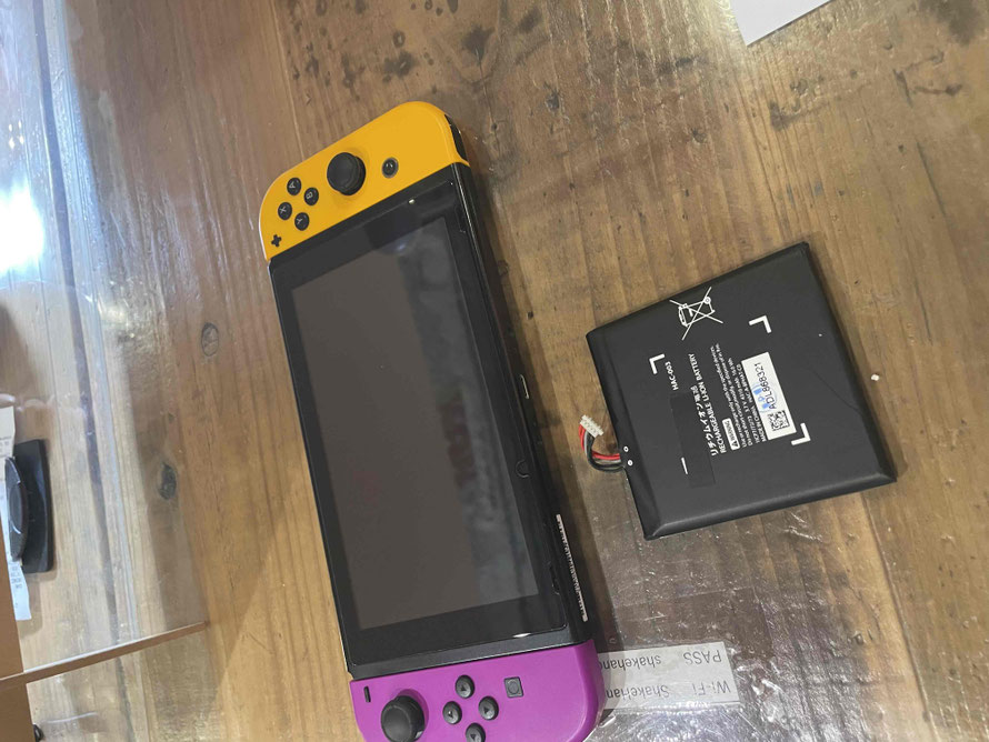 広島のiPhone修理店・ミスターアイフィクスでは、SWITCHのバッテリー交換をどこよりもお安く提供させていただいています。