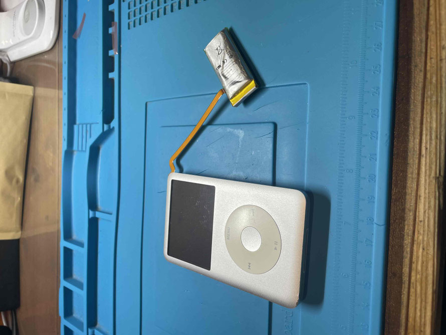 広島のiPhone修理店・ミスターアイフィクスでは、iPodClassicのバッテリー交換をどこよりもお安く提供させていただいています。