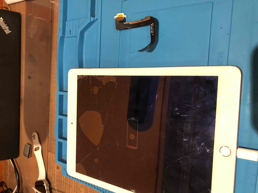 広島のiPhone修理店・ミスターアイフィクスでは、iPad6のドックコネクター交換をどこよりもお安く提供させていただいています。