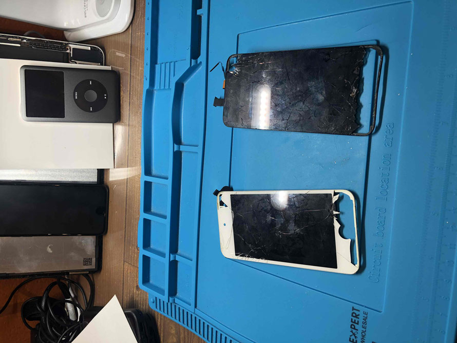 広島のiPhone修理店・ミスターアイフィクスでは、iPodTouchのパネル交換をどこよりもお安く提供させていただいています。