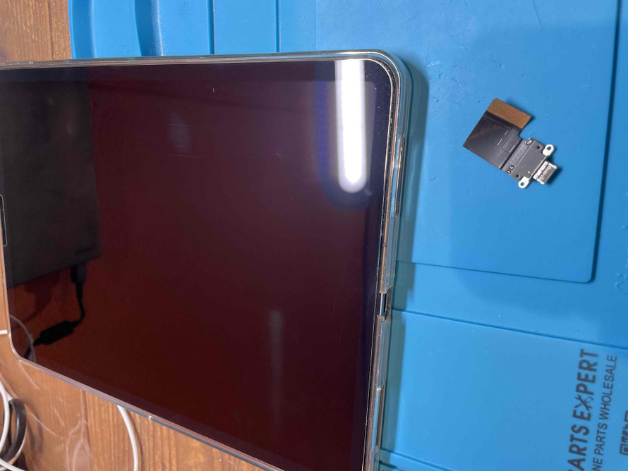 広島のiPhone修理店・ミスターアイフィクスでは、iPadPro11のドックコネクターフレックス交換をどこよりもお安く提供させていただいています。