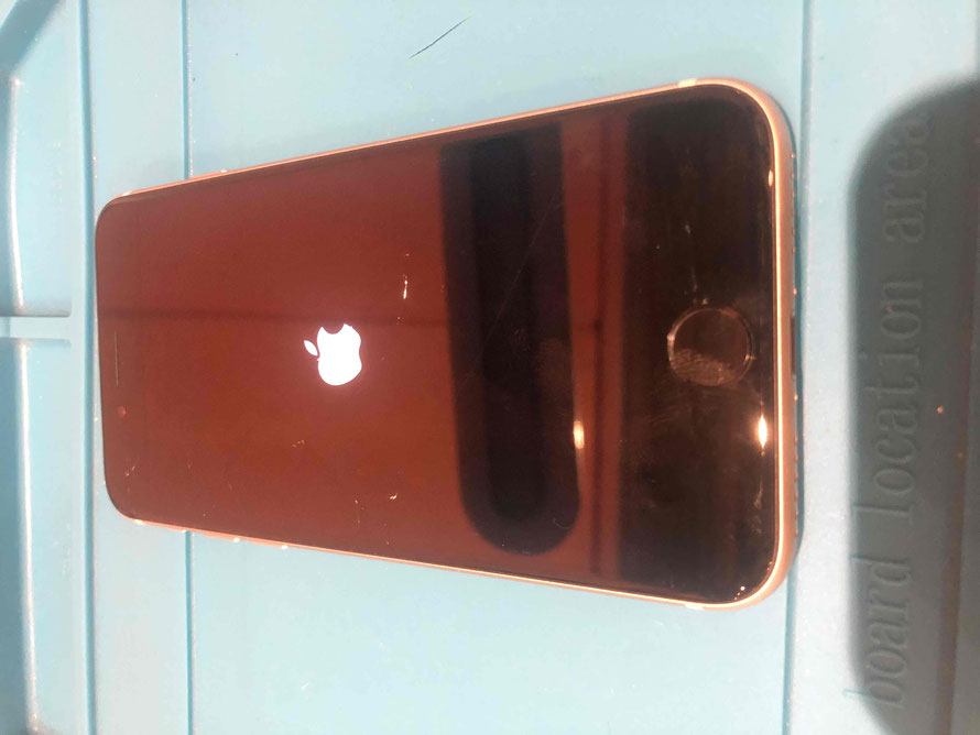 広島のiPhone修理店・ミスターアイフィクスでは、iPhoneSE3のパネル割れ修理をどこよりもお安く提供させていただいています。