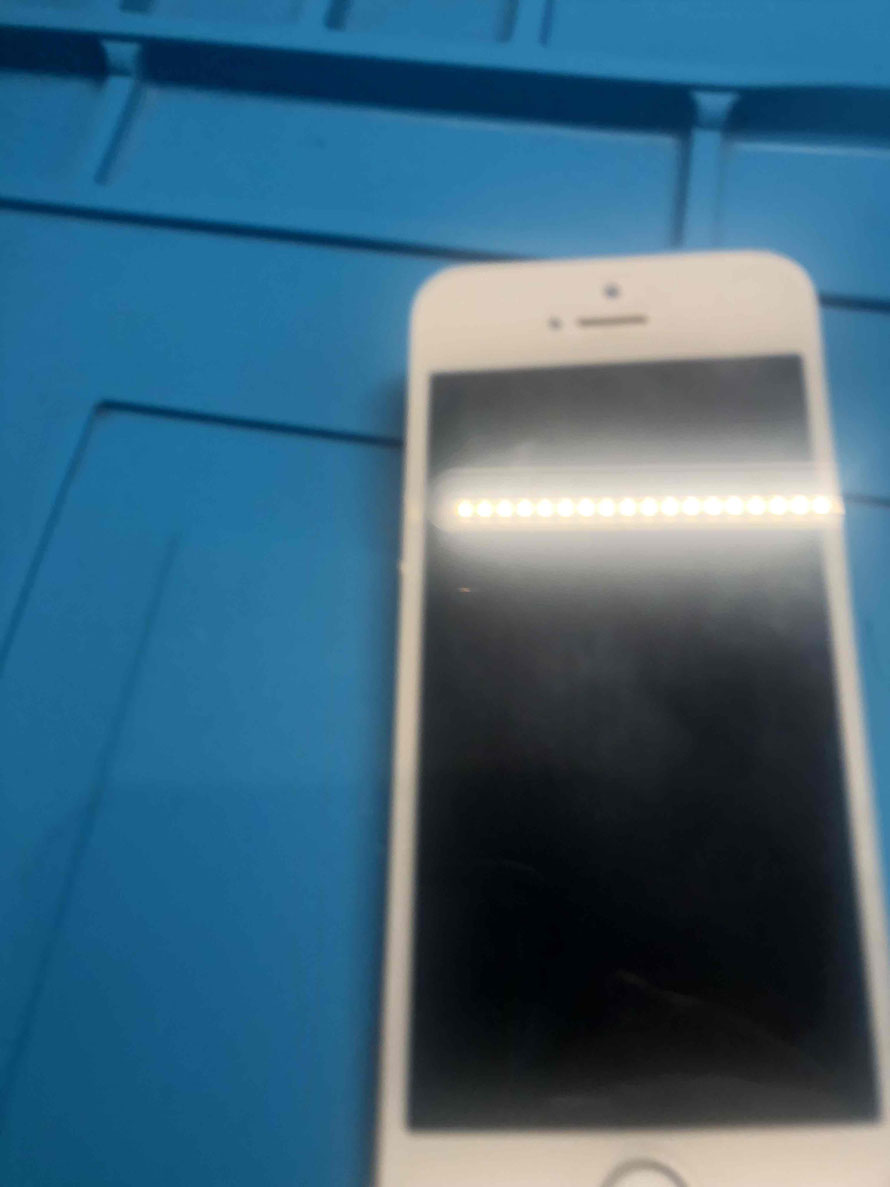 広島のiPhone修理店・ミスターアイフィクスでは、iPhoneSE1のバッテリー交換やドックコネクター交換をどこよりもお安く提供させていただいています。
