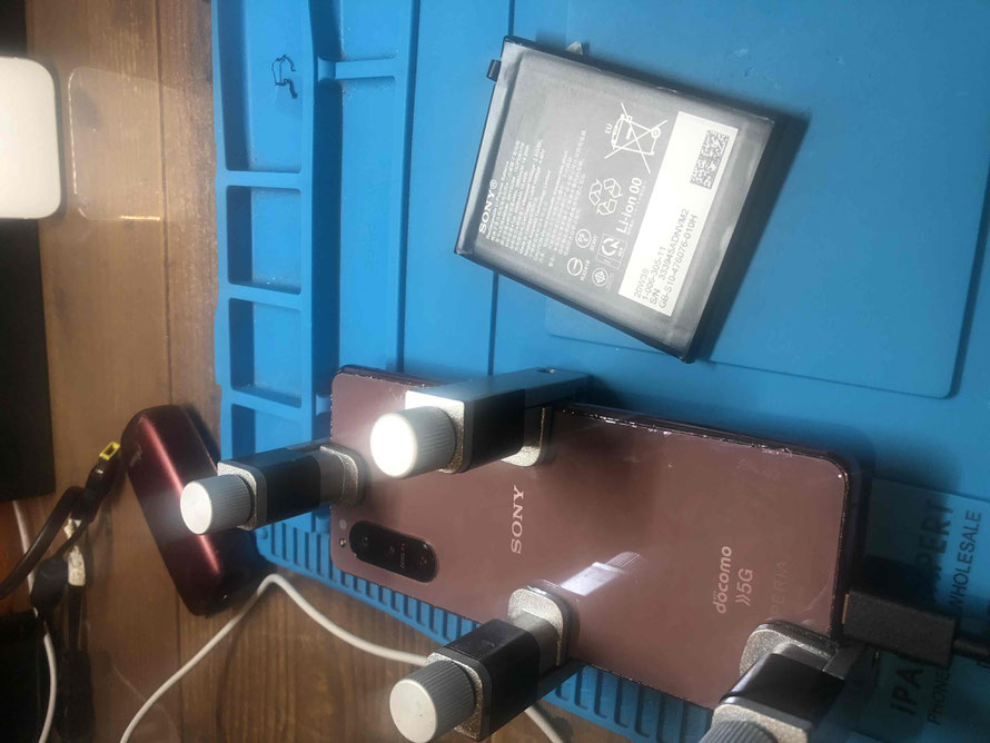 広島のiPhone修理店・ミスターアイフィクスでは、Xperiaのバッテリー交換をどこよりもお安く提供させていただいています。