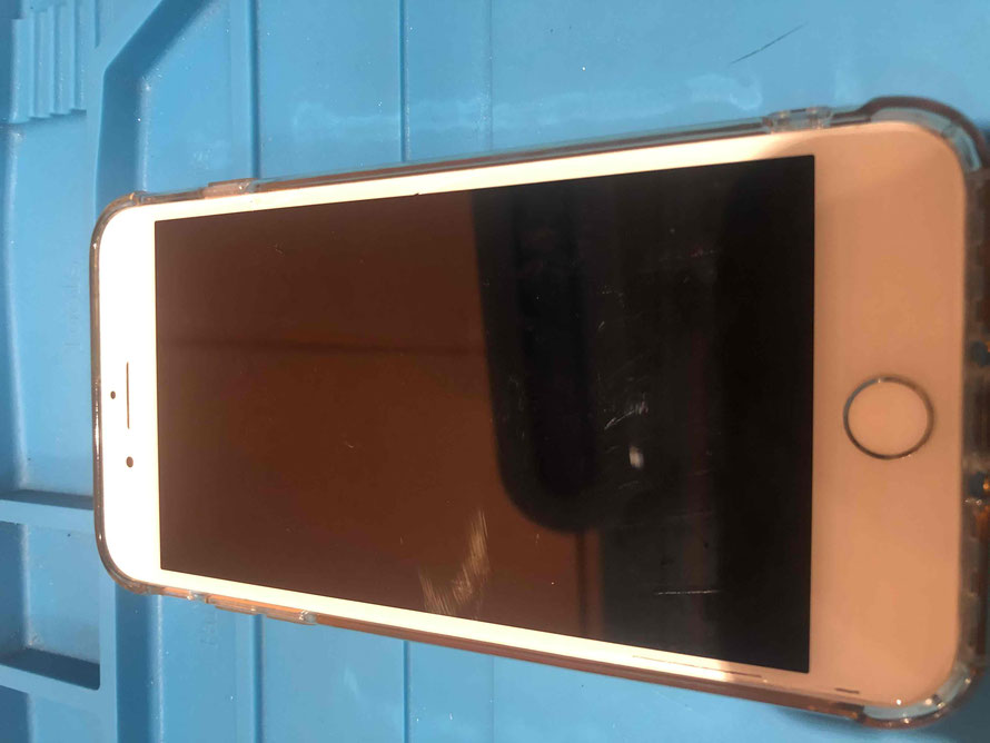 広島のiPhone修理店・ミスターアイフィクスでは、iPhone8Plusのパネル割れ修理をどこよりもお安く提供させていただいています。