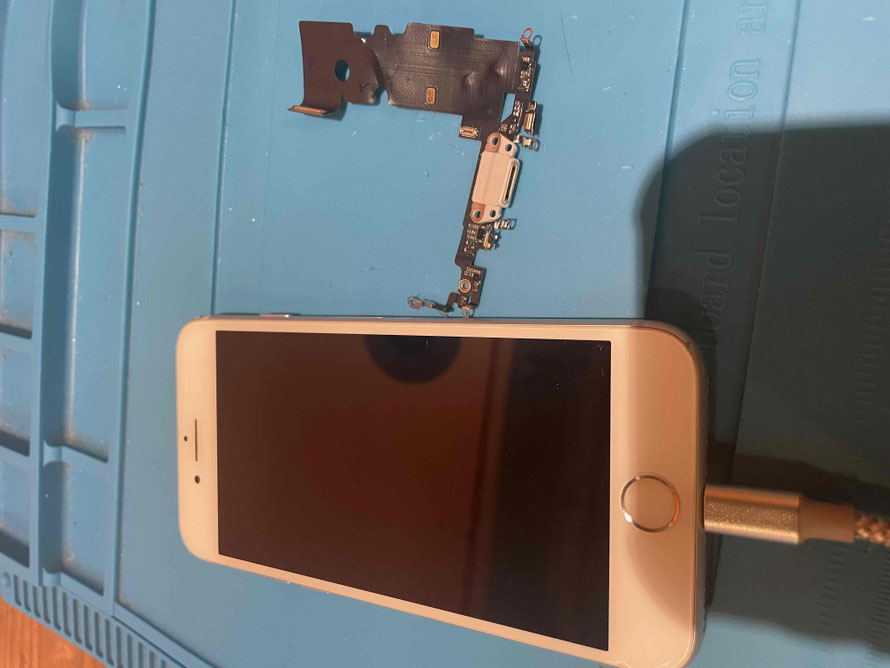 広島のiPhone修理店・ミスターアイフィクスでは、iPhone8のドックコネクター交換をどこよりもお安く提供させていただいています。