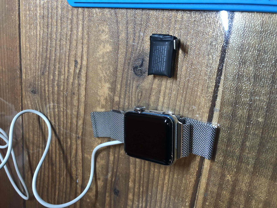 広島のiPhone修理店・ミスターアイフィクスでは、AppleWatchのバッテリー交換をどこよりもお安く提供させていただいています。