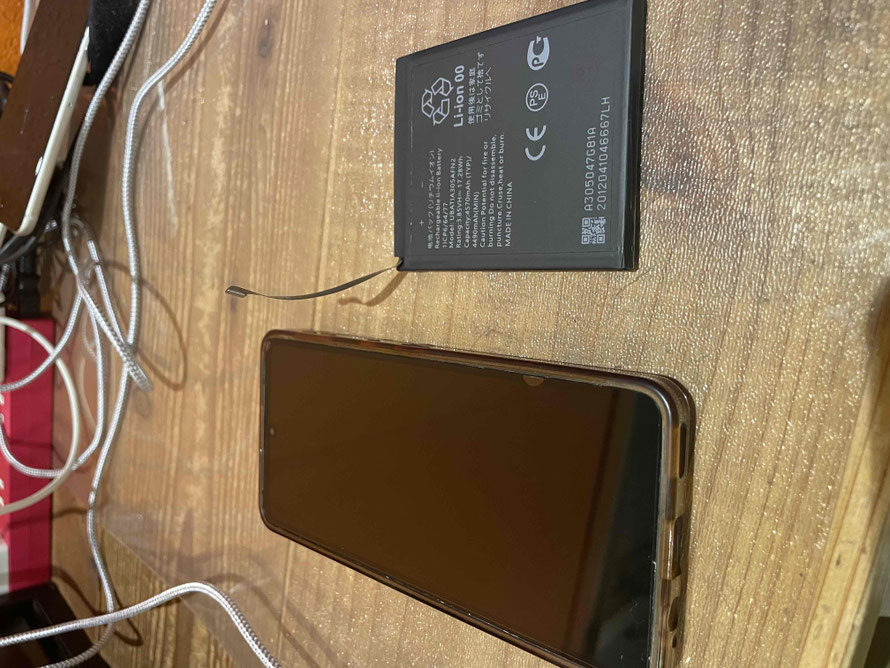 広島のiPhone修理店・ミスターアイフィクスでは、Aquosのバッテリー交換をどこよりもお安く提供させていただいています。