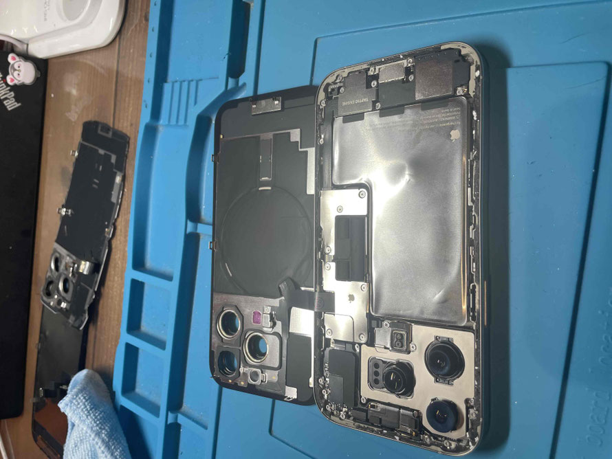 広島のiPhone修理店・ミスターアイフィクスでは、iPhone16Proのバッテリー交換をどこよりもお安く提供させていただいています。
