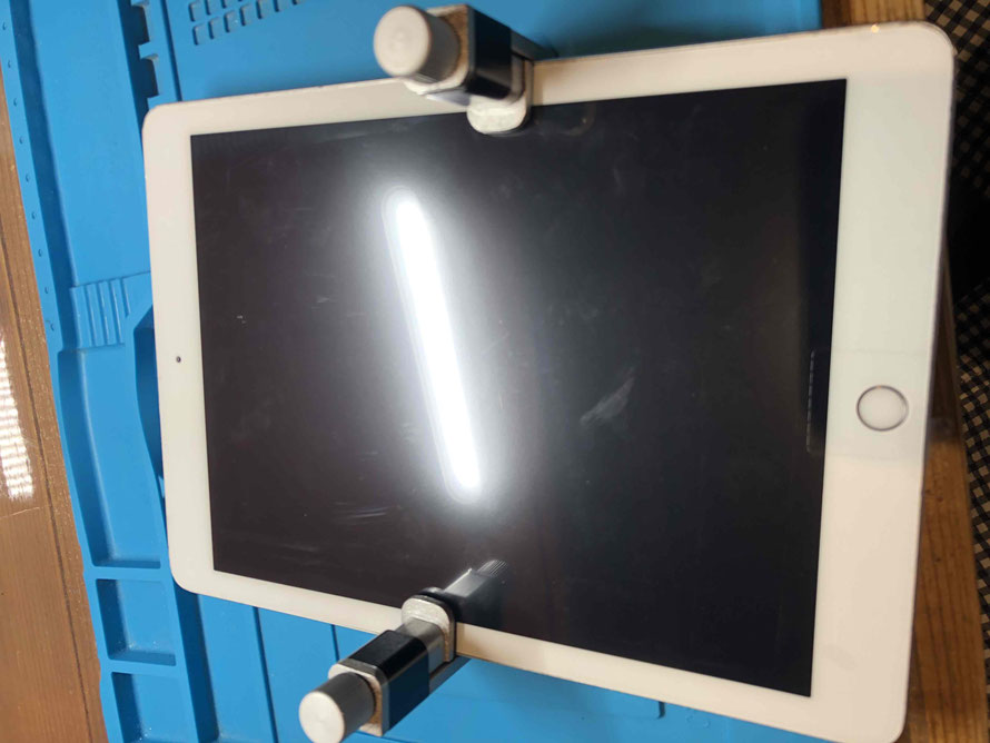 広島のiPhone修理店・ミスターアイフィクスでは、iPad6のパネル割れ修理をどこよりもお安く提供させていただいています。