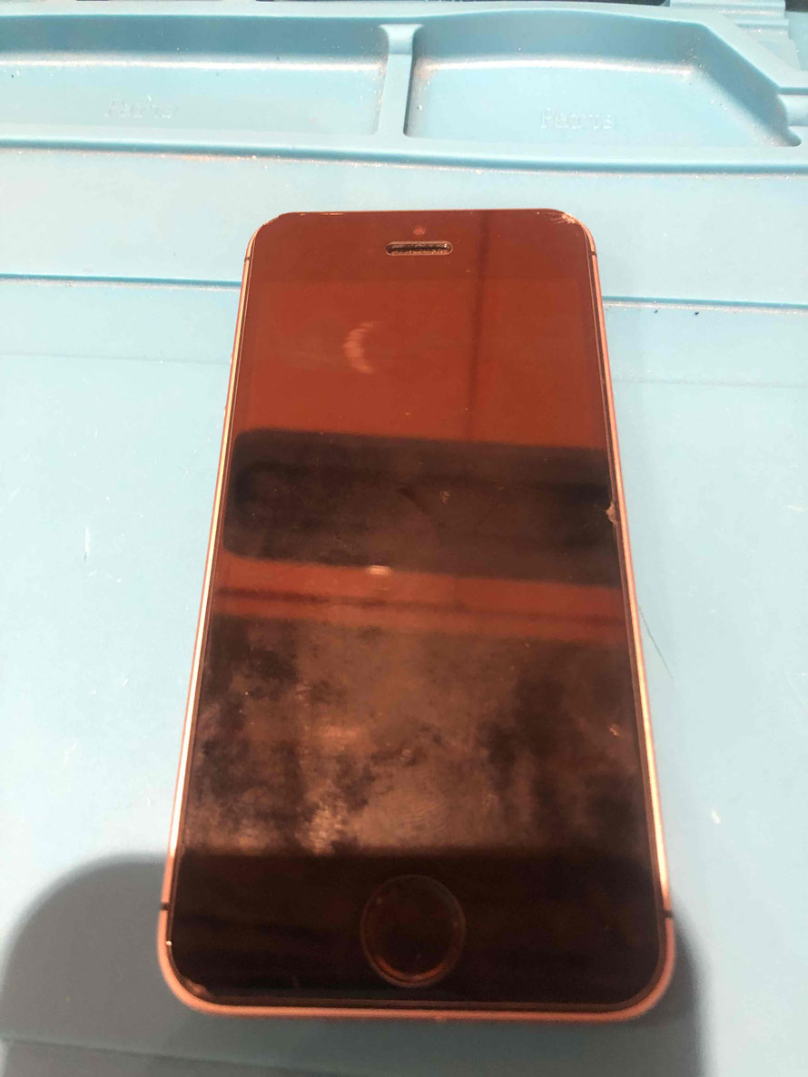 広島のiPhone修理店・ミスターアイフィクスでは、iPhone8のバッテリー交換・ドックコネクター交換をどこよりもお安く提供させていただいています。