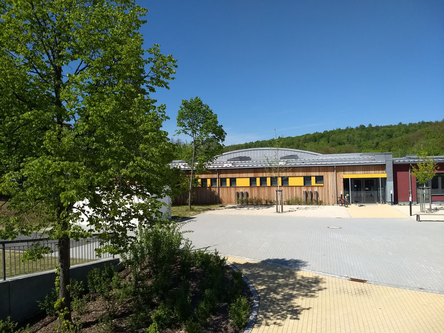 Doppelturnhalle: Eingang im Horbachweg 11 an der Steigerwaldschule