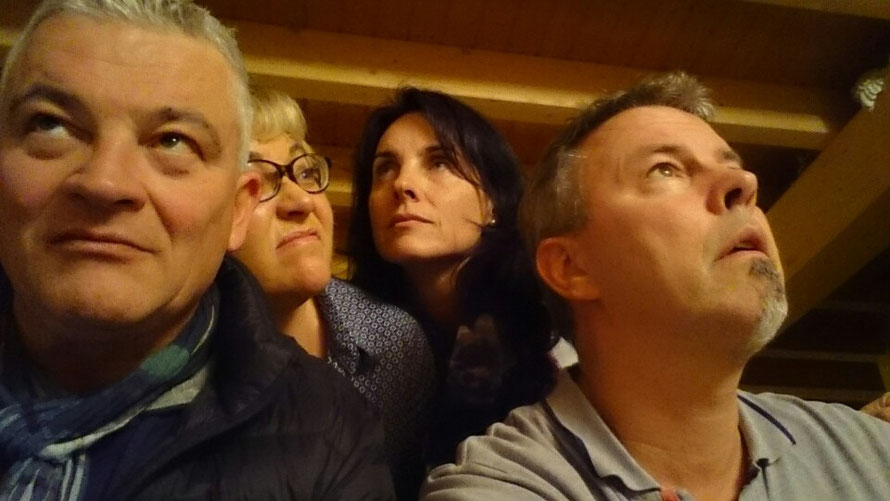 Die Reisegruppe in ungeduldiger Lauerstellung