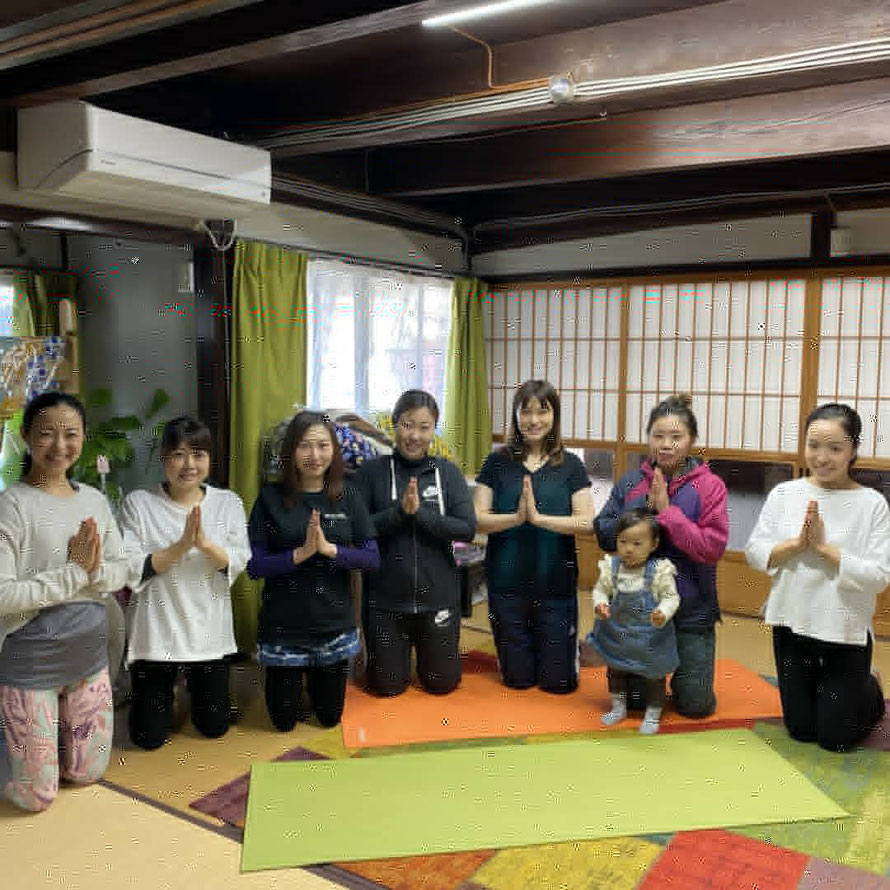 大分県宇佐市出身の鈴木ミキ先生によるママのためのセルフメンテナンスヨガ教室が1月8日