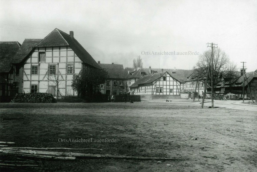 Dorfplatz um 1910