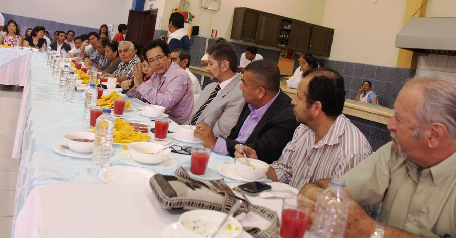 El alcalde de Manta, Jorge Zambrano Cedeño, desayuna junto a periodistas de diversos medios de comunicación social. Manta, Ecuador.
