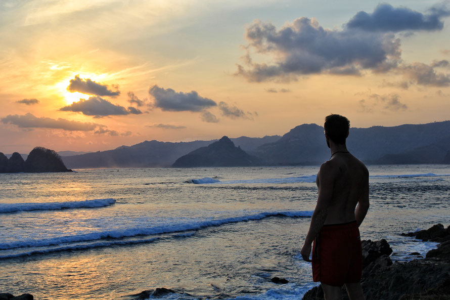 Der Mawi Beach westlich von Kuta in Lombok - wunderschöner Sonnenuntergang