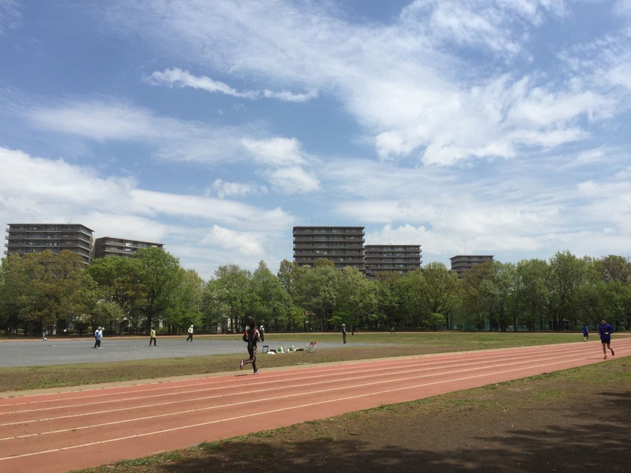 Track field at Higashiyamato Minami Park Tokyo Higashiyamato sport picnic tourist sport TAMA Tourism Promotion - Visit Tama　陸上トラック　都立東大和南公園　東京都東大和市　スポーツ　ピクニック　観光スポット　多摩観光振興会