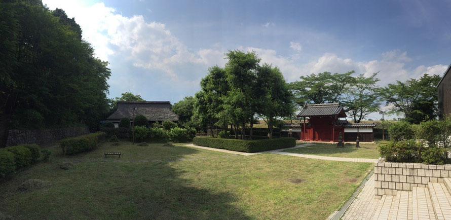 Panorama view of Old Shimoda Family House and Red Lane Tokyo Hamura historic tourist spot　旧下田家住宅　赤門　国指定重要有形民俗文化財　東京都羽村市　羽村市郷土博物館　歴史　観光　スポット