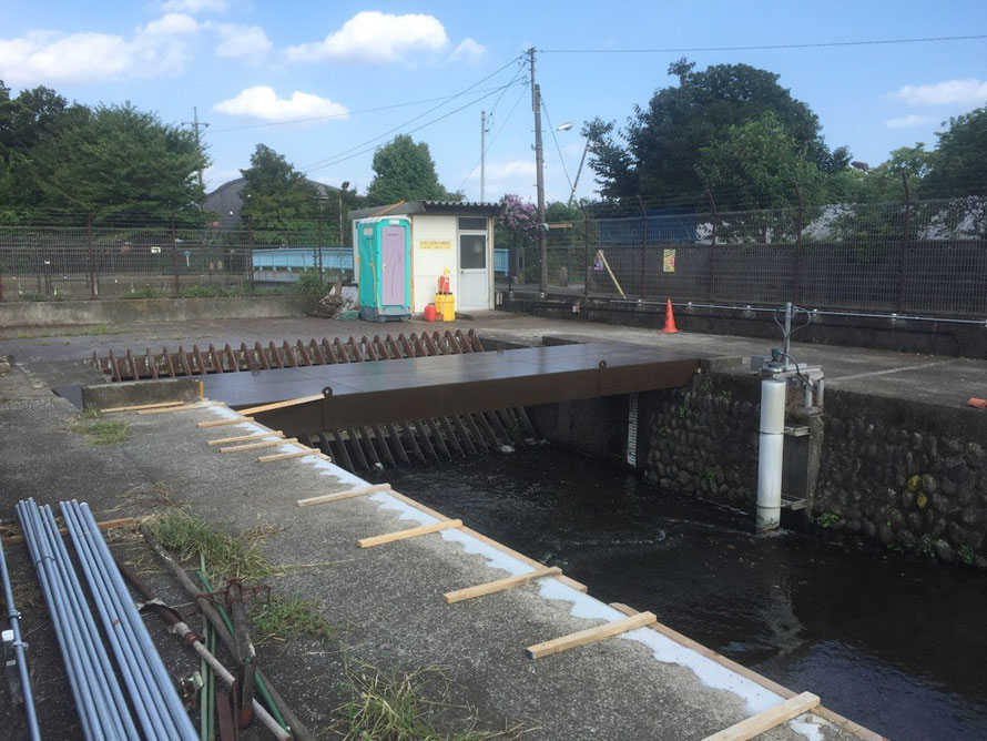 Tamagawajosui Aqueduct upper streaming side at Cross River point with Zambori River Tokyo Tachikawa walking tourist spot TAMA Tourism Promotion - Visit Tama　玉川上水上流側　残堀川との立体交差地点　東京都立川市　散策　観光スポット　多摩観光振興会