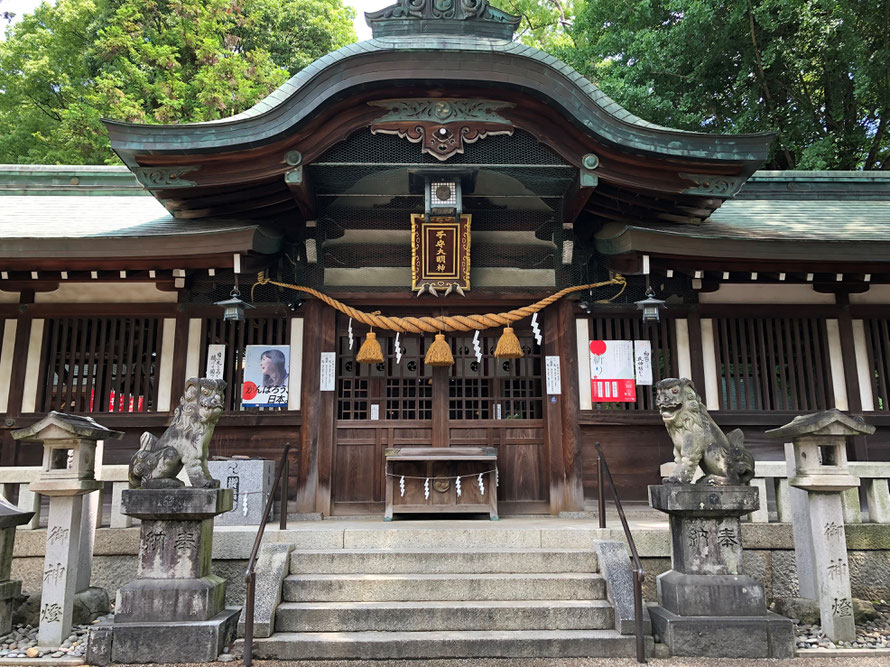 挙母神社神門